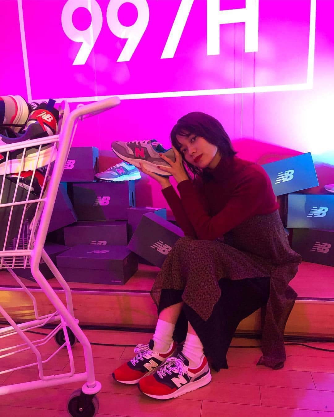 岩本ライラさんのインスタグラム写真 - (岩本ライラInstagram)「👟new balance 997H with ELLEgirl '90s PARTY🎳 新作のスニーカーを履いて笹塚ボウルへ✌🏼💘 #997HwithELLEgirl #997H #ELLEgirlpromotion」4月3日 20時07分 - lylaa05