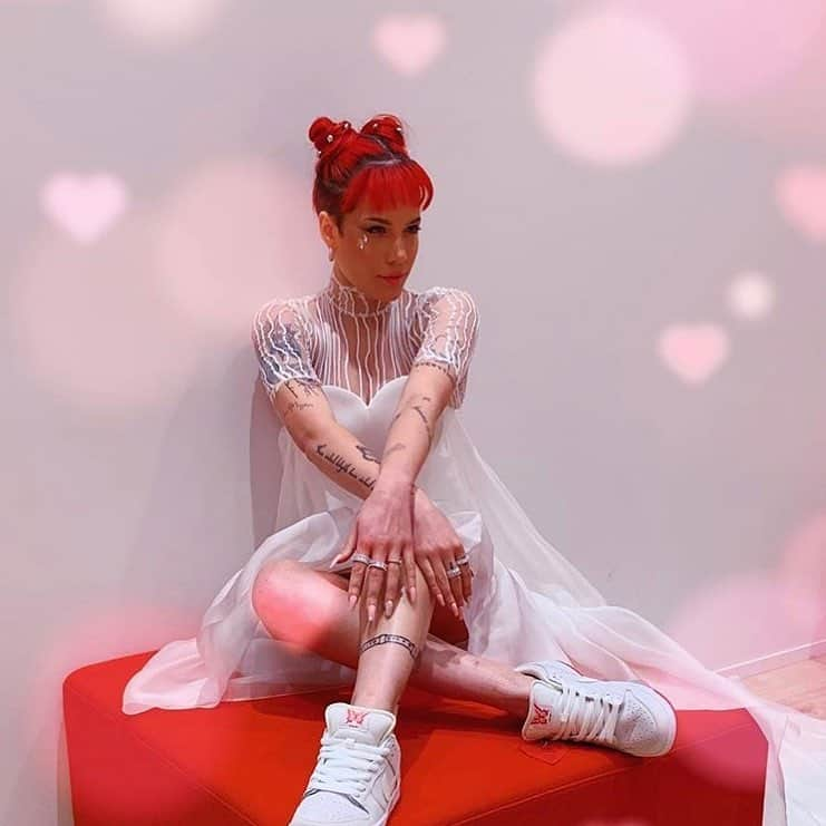 BBC Radioさんのインスタグラム写真 - (BBC RadioInstagram)「💕💓 @iamhalsey’s Japan pics are such a vibe 💓💕 📸: @iamhalsey」4月3日 20時09分 - bbcradio1