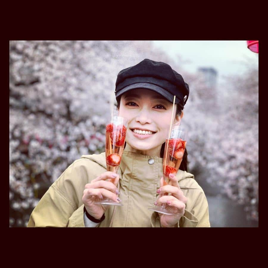 西田あいさんのインスタグラム写真 - (西田あいInstagram)「桜🌸最前線レポート📣 https://youtu.be/uBwKbRcI0UU ・ #目黒川 #お花見 #桜 #インスタ映え #すんごい人でした #ニシアイチャンネル #vlog  #プロフィールのリンクからみてね」4月3日 20時10分 - nishidaai