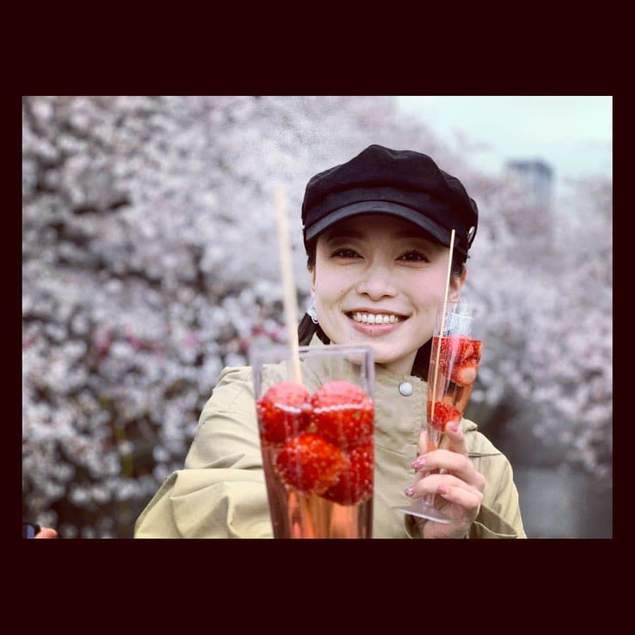 西田あいさんのインスタグラム写真 - (西田あいInstagram)「桜🌸最前線レポート📣 https://youtu.be/uBwKbRcI0UU ・ #目黒川 #お花見 #桜 #インスタ映え #すんごい人でした #ニシアイチャンネル #vlog  #プロフィールのリンクからみてね」4月3日 20時10分 - nishidaai