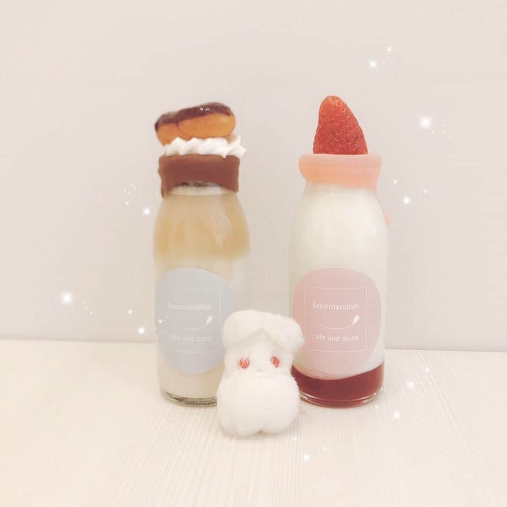 伊藤芽衣さんのインスタグラム写真 - (伊藤芽衣Instagram)「milk bottle drink♡  かわいい牛乳瓶にはいった フォトジェニックな いちごみるく🍓とカフェオレ🍩  原宿アルタさん3Fが リニューアルされていて かわいいドリンク発見したよ♡  コラボカフェで 数量限定みたいなので 気になる方はお早めに…♡ Gourmandise Cafe and store  #gourmandise  #gourmandisecafe  #milkbottle #milkbottledrink  #フォトジェニックドリンク  #原宿アルタ #原宿カフェ  #カフェ巡り #カフェ好きな人と繋がりたい #スイーツ女子  #可愛いカフェ #lizlisa #リズリサ #ガーリーコーデ #めいちカフェ巡り #うさみみ」4月3日 20時10分 - itoumei