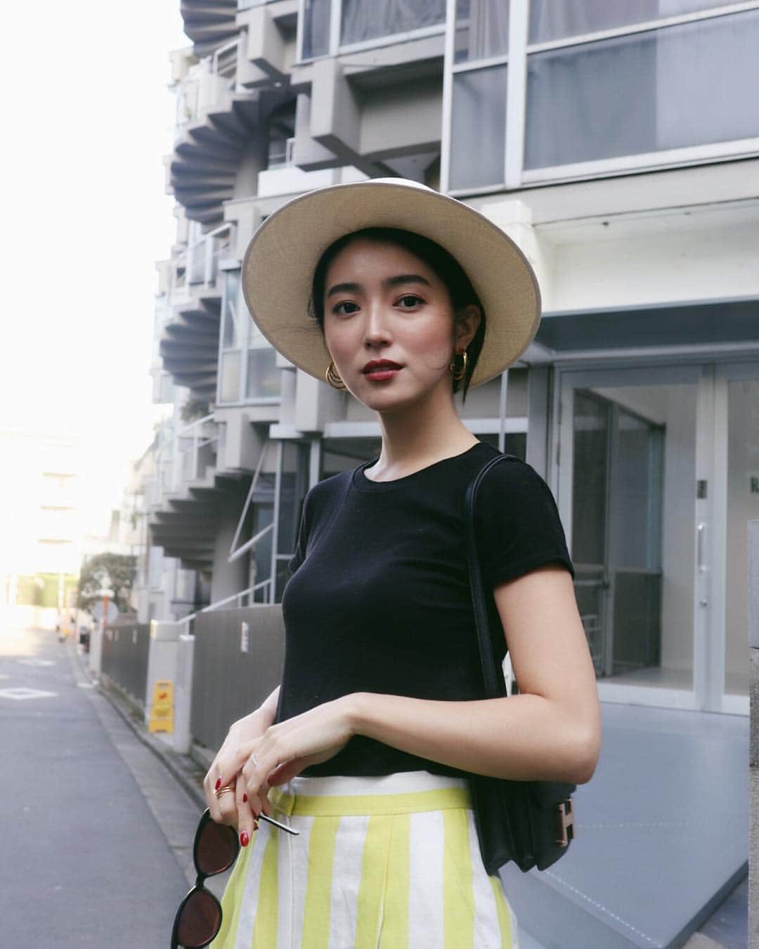 大口智恵美さんのインスタグラム写真 - (大口智恵美Instagram)「少し早いけど、夏なスタイルしてみました🌞 スタイルアップできるワイドパンツを主役にしたいから他は黒でまとめて☺ こーゆースタイル大好き♡ #今日のコーデ #エスカーダ #ESCADA#エスカーダスポート＃escadasport #ootd #ad #love #fashion」4月3日 20時14分 - chemiiiii