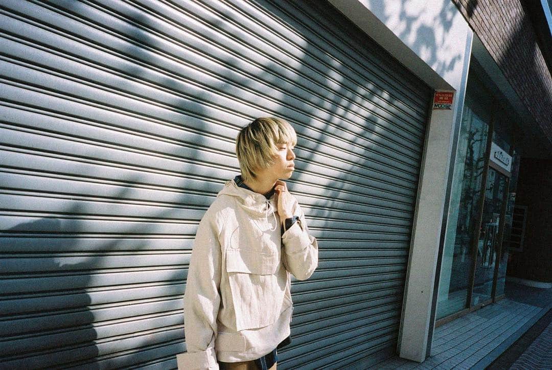 内田聡一郎さんのインスタグラム写真 - (内田聡一郎Instagram)「LECOのHPリニューアル。 2019年のキーヴィジュアルは僕が今一番気になるバンドのボーカル2人をfeat.。 そして大好きなname.の服を纏い撮影しました。 音楽と人とファッションと街。 渋谷の匂いを感じてください。 HP TOP renewal 2019s/s 「shibuya street」 hair @leco_koba  make @leco_ayami  support  LECO all  staff photo @sakaifuta  model  @_matton_ （PAELLAS） @conyplankton （TAWINGS） Costumes cooperation @name._official  #lecotokyo #LECO #shibuya #tokyo #hair #make #hairmake #fashion  #ss #street #streetstyle」4月3日 20時15分 - soucuts