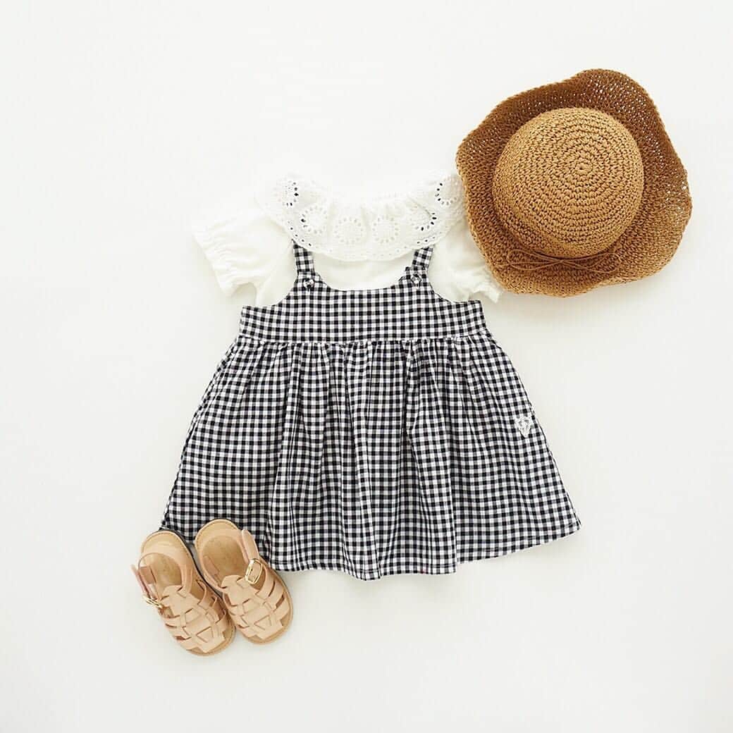 かわいいベビー服・子供服Babychuさんのインスタグラム写真 - (かわいいベビー服・子供服BabychuInstagram)「【注目💞新作ギンガムアイテム】 . 女の子を可愛く見せてくれるギンガムチェック♬ とってもキュートな新作が仲間入り👏💕 . 🎀フロントクロス♪フレアトップス🎀 フロントのクロスしたフリルが目を引く👀✨ まわりと差がつくおしゃれ見えアイテム❗ . コットンのやわらかな肌触りがGOOD👍 春夏のお出かけにヘビロテまちがいなし😉❤ . いま大人気のギンガムチェック💓 在庫があるうちにGETしてくださいね～💨💨 . べびちゅHP上部のバナー「新作入荷中」をチェックしてね✔ . . #春の新作 #ギンガムチェック #ギンガム #オーシャンアンドグラウンド #oceanandground #べびちゅ #babychu #ig_kidsphoto #ig_babyphoto #かわいい #子供服 #ベビー服 #親バカ部 #女の子 #男の子 #娘 #息子 #赤ちゃん #ベビーコーデ #キッズコーデ #ベビーファッション #キッズファッション #出産祝い #baby #babychujp」4月3日 20時30分 - babychu2014