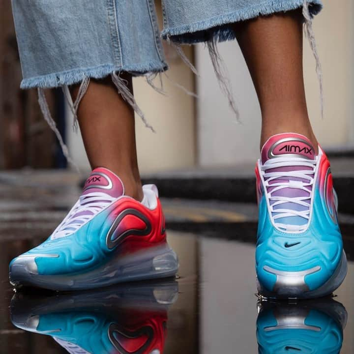 ASOSさんのインスタグラム写真 - (ASOSInstagram)「Like walking on candy-coloured clouds ☁️ 📸 @asos_lesley 🔎 Nike Air Max 720 sneakers (1342316) 🗣 Image description: Lesley wearing pink and blue Air Max 720s」4月3日 20時32分 - asos