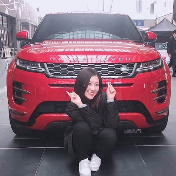 松丘雪那さんのインスタグラム写真 - (松丘雪那Instagram)「. でーん！ 日本にまだ一つしかない車！ ここで2日間実はいました！笑 二子玉川に！少しは車に詳しくなれたかな☺️ 一緒に写真撮った方ください🙏 . . . . . #model #me #smile #rengerover #onlyone #red #car #モデル #タレント #インフルエンサー #イベント #レンジローバー #ジャガー #レンジローバーイヴォーク #楽しかった #差し入れありがとうございます #172cm #高身長女子 #かっこいい」4月3日 20時35分 - yukina.23na