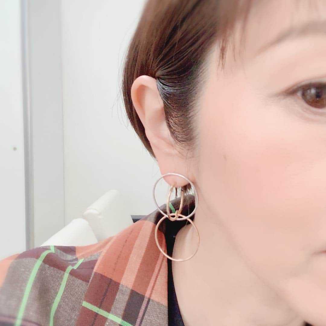 のインスタグラム：「お気に入りピアス✨ ★ #charlottechesnais」