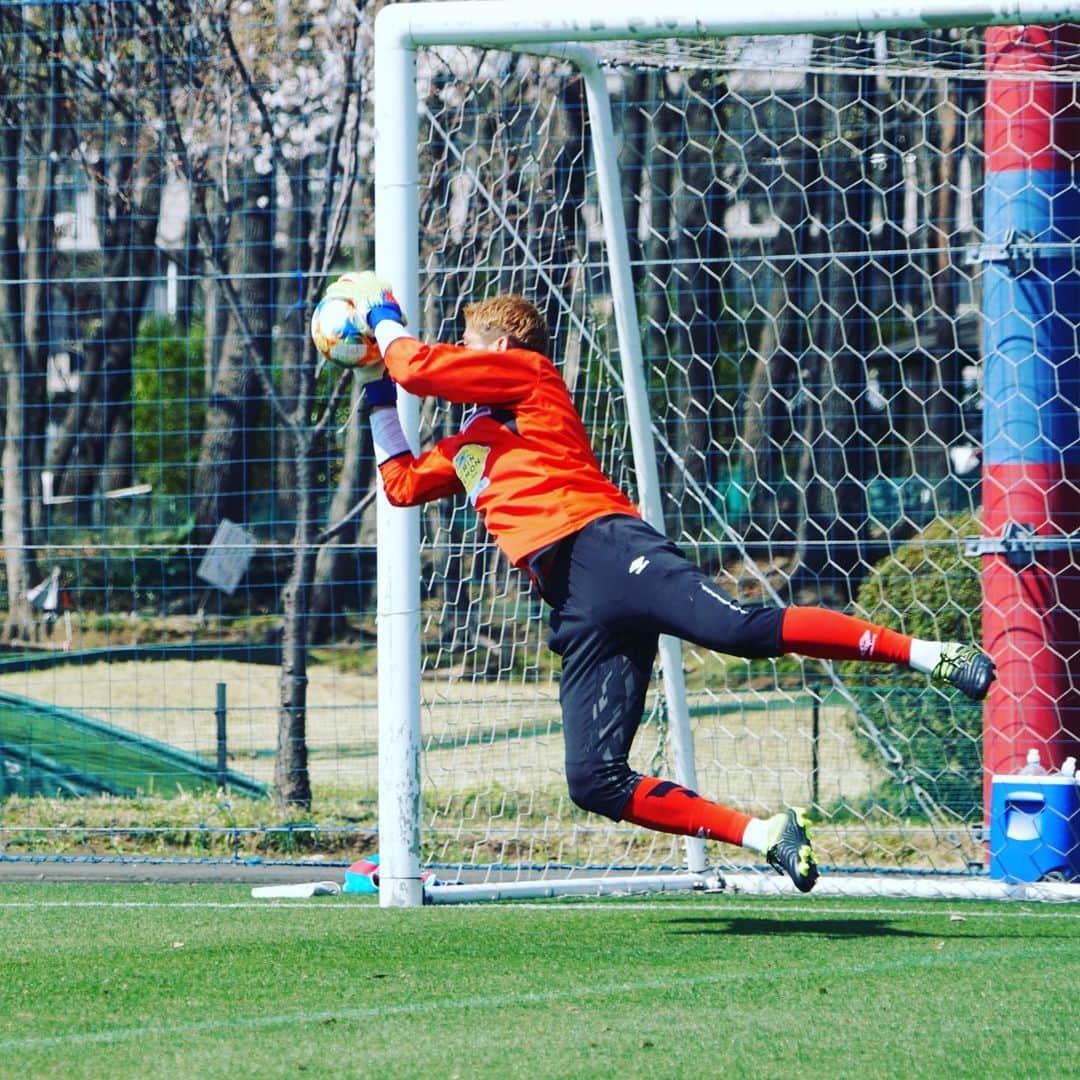 林彰洋のインスタグラム：「成長過程🙆‍♂️ focus to improving  #goalkeeper #training #spring  #fctokyo」