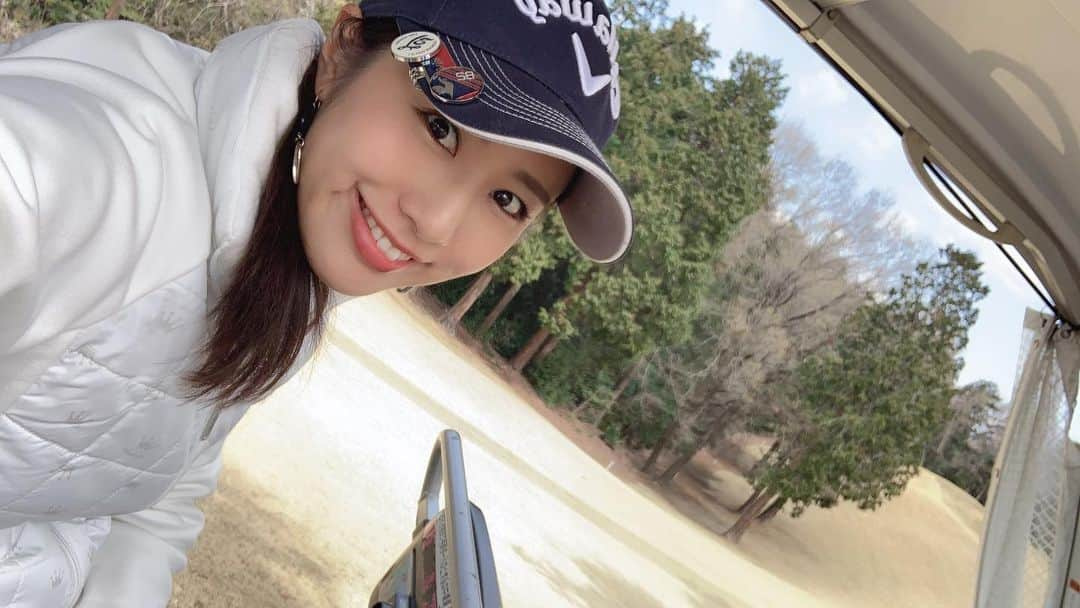 守永真彩さんのインスタグラム写真 - (守永真彩Instagram)「. . 昨日はゴルフ行ってました🏌️‍♀️✨ 2ヶ月ぶりくらいのゴルフ...!!! スコア散々だったなぁ😂w . また振り出しにもどる。。。笑 . . #ゴルフ #ゴルフ女子 #ゴルフ好き #ゴルフの季節 #コンペ #golf #golfr #golfgirls  #😂」4月3日 20時46分 - maayamorinaga