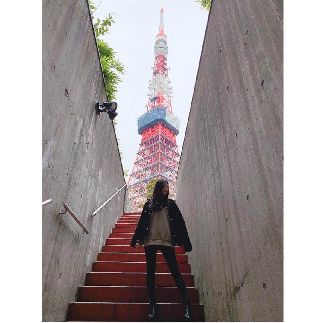 上西恵さんのインスタグラム写真 - (上西恵Instagram)「東京タワーとこんな感じで撮ったの初めてだな〜☺️笑 ⠀ ⠀ ここ人気スポットだったみたいで並んで撮りました😳 ⠀ 1.2つ前の投稿もそうだけど、 お友達写真撮るの凄いうまい😳笑 ⠀ 3枚目の東京タワーオンリーもお友達撮！ #東京タワー #tokyotower #🗼 #photospot #映えスポット」4月3日 20時54分 - jonishi_kei