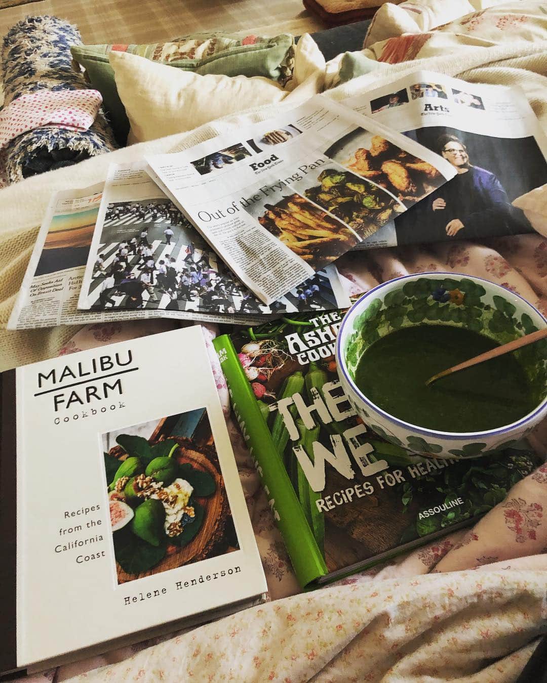 ドリュー・バリモアさんのインスタグラム写真 - (ドリュー・バリモアInstagram)「Good green morning (spinach and watercress soup curtesy of Pilar from @kickshawcookery yum 😋)」4月3日 20時57分 - drewbarrymore