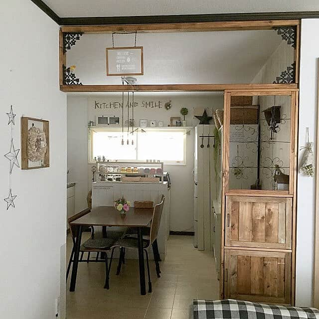 RoomClipJPさんのインスタグラム写真 - (RoomClipJPInstagram)「『パーテーションのある部屋』部屋にメリハリを作るパーテーション。DIYで一から作ったり棚などで空間を仕切ることも。1,000枚以上のパーテーションの部屋実例を参考にしてみてください⁣⠀ .⁣ Photo:kotori(RoomNo.592730)▶︎この部屋のインテリアはRoomClipのアプリからご覧いただけます。アプリはプロフィール欄から⁣ .⁣ 投稿イベント開催中です【まもなく終了する投稿イベント】『ワンルームのレイアウト〜4/7』『みんなでシェアしよう！あの新商品買ったよ〜4/7』⁣⠀ .⁣ #RoomClip#interior#interiordesignideas#homedecor#interiors#decorations#instahome#homestyle#homedecoration#homeinterior#homeinspiration#arquitetura#japan#インテリア#ハンドメイド#日々#リメイク#リビング#ダイニング#キッチン#パーテーション#ペンダントライト#照明#diy#間仕切り#カフェ風#キッチンカウンター#ハンドメイド#ワイヤーアート」4月3日 21時00分 - roomclipjp