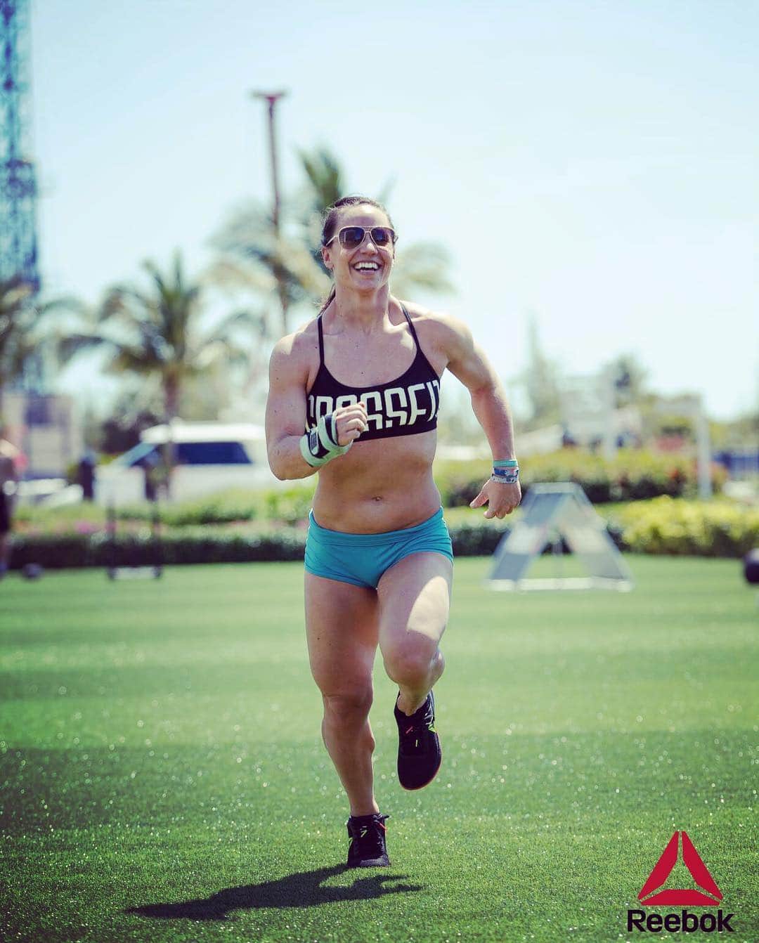 Camille Leblanc-Bazinetさんのインスタグラム写真 - (Camille Leblanc-BazinetInstagram)「I’m dying inside in this picture 🤣🤪hahahahaha @reebok ☀️ “  Gotta smile people are watching haha ... having such a good time at the @reebok athlete summit! It doesn’t have to be fun to be fun 🤪 but it is fun haha “ Are you a snow ❄️ or ☀️ type of person? “ I’m definitely both!! #bemorehuman #newestnano8」4月3日 21時04分 - camillelbaz