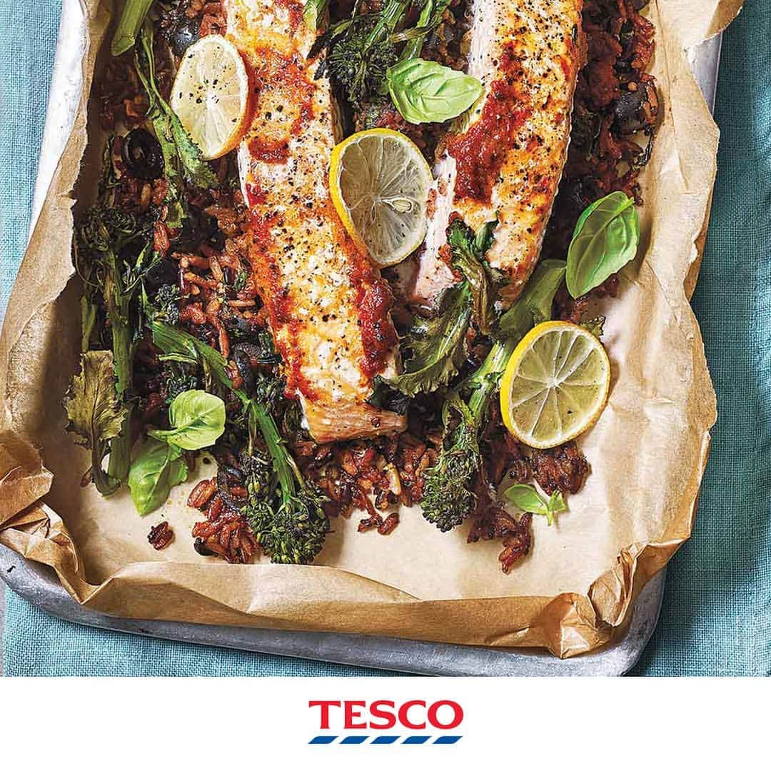 Tesco Food Officialさんのインスタグラム写真 - (Tesco Food OfficialInstagram)「Special delivery! If you’re keen for a chic spin on baked fish, then unwrap these salmon and wild rice parcels. All the ingredients are packaged up and cooked as one - which means more flavour and less mess.⁣ ⁣ Ingredients⁣ 250g pack cooked blend of 7 rice and grains⁣ 20g black pitted olives, roughly chopped⁣ 3 tbsp reduced-fat red pesto⁣ 1 lemon, ½ juiced, ½ thinly sliced⁣ 10g fresh basil, leaves thinly sliced⁣ 260g pack boneless salmon fillets⁣ 100g purple sprouting broccoli⁣ ⁣ Method⁣ 1. Preheat the oven to gas 6, 200°C, fan 180°C. Put a piece of nonstick baking paper (about 40cm long) on a board. Tip the mixed rice and grains into a mixing bowl and separate using a fork. Add the olives, 2 tbsp pesto, the lemon juice and half the basil. Mix well, then tip into the centre of the baking paper.⁣ 2. Put the salmon on top of the grains and spread the remaining pesto over each fillet. Top with the lemon slices and broccoli, then place a 30cm square of baking paper on top. Fold up the sides of the paper and roll up tightly around the filling.⁣ 3. Transfer to a baking tray and roast for 25-30 mins until the salmon is cooked through and the broccoli is tender. Scatter over the remaining basil leaves to serve.」4月3日 21時05分 - tescofood