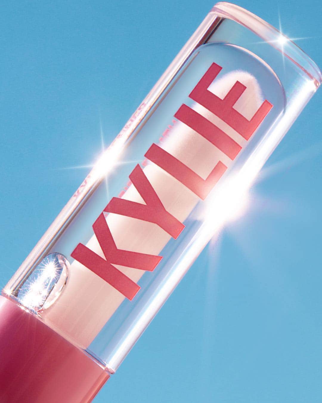 Kylie Cosmeticsさんのインスタグラム写真 - (Kylie CosmeticsInstagram)「clear as crystal ✨ shop crystal high gloss & more now on kyliecosmetics.com」4月3日 21時13分 - kyliecosmetics