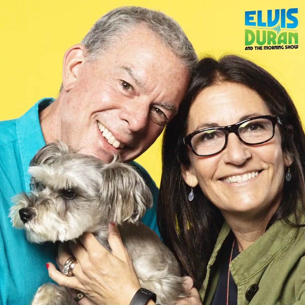 ボビー・ブラウンさんのインスタグラム写真 - (ボビー・ブラウンInstagram)「Tune In. In back with the crew and my bestie @elvisduran talking wellness and beauty and knowing Elvis probably  some zingers too  9 AM on @z100newyork and you can stream it if your not in NY at @iheartradio  Taking questions here too」4月3日 21時14分 - justbobbidotcom