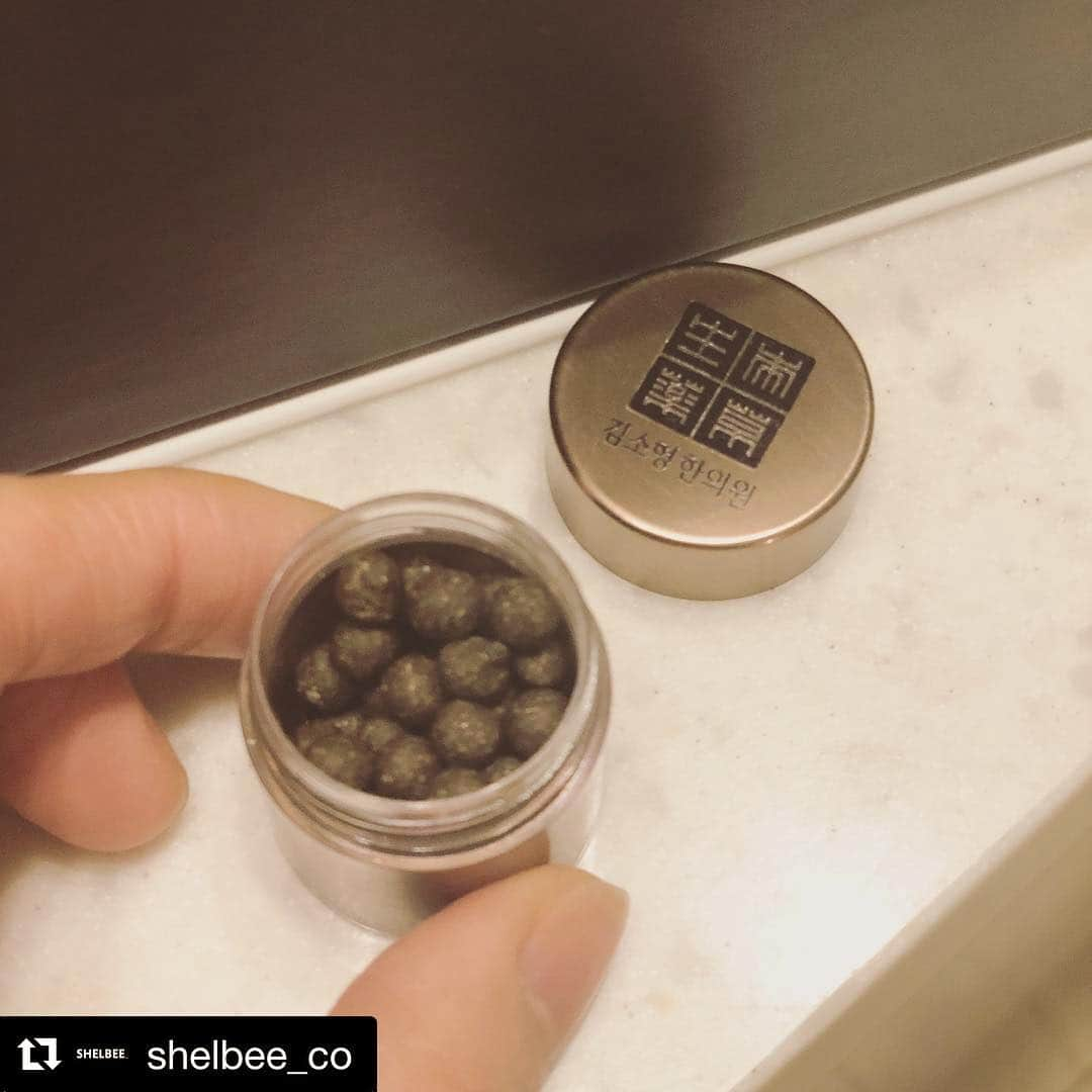 秋葉里枝さんのインスタグラム写真 - (秋葉里枝Instagram)「#Repost @shelbee_co with @get_repost ・・・ 【秋葉里枝】連載アップ❣️ 女性のための漢方クリニック「キム・ソヒョン韓方クリニック」。 #ダイエット #美容 #体質改善 韓国の女性の美しさの秘訣！  詳しくは https://shelbee.co/beauty/2019/04/03/akibarie26/  #キムソヒョン韓方クリニック #韓方クリニック #韓方 #韓国情報  #秋葉里枝 #韓国生活  #韓国子育て #子連れソウル #韓国旅行 #韓国ママライフ」4月3日 21時18分 - rie_akiba