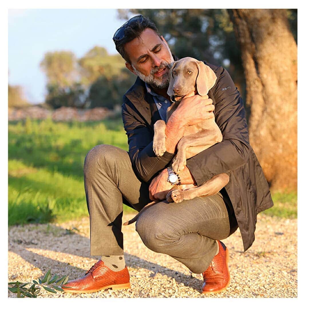 のインスタグラム：「"I have understood that you only have one life to live and you have to live it for yourself, for your passions, and you have to spend it doing what you like. Because you only live once, there's no other chance." A story made of #passion, #courage and risk - or, better, the desire to chase our dreams.  Want to know more? Follow @masseria_man and discover his story on our IG TV Channel!  Gustavo is wearing our wonderful Geox BAYLE.  #gustavoantonioni #geoxperience #SS19campaign #geoxextraordinarynormalpeople #adv #SS19ADV #geox」