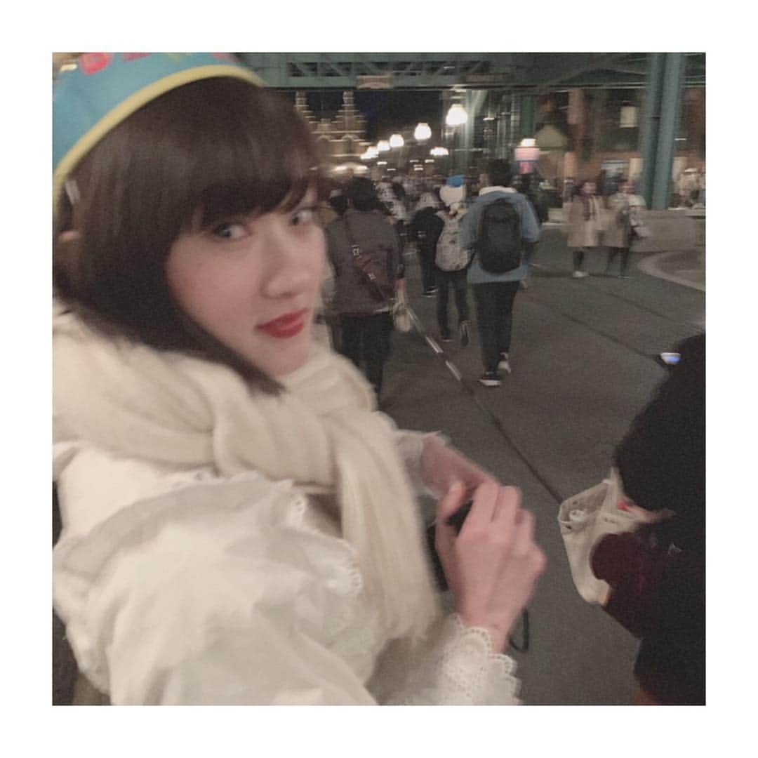ANGERMEさんのインスタグラム写真 - (ANGERMEInstagram)「こんばんは〜〜笠原桃奈です🖤💜 写真はこの間夢の国に行った時のかわむー🌈 かわむーはナチュラルかわいい要素があるから凄いなあと思います。そんなところが魅力の一つですよね👍 遂に今週末からコンサートツアー「輪廻転生」が始まりますね！来てくださる方はよろしくお願いします。待ってます😉 #angerme #川村文乃 #かわむー #夢の国」4月3日 21時23分 - angerme_official