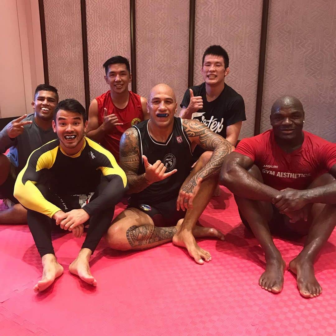 青木真也のインスタグラム：「練習しました。we are ONE !! #onechampionship #evolvefightteam #thailand #phuket」
