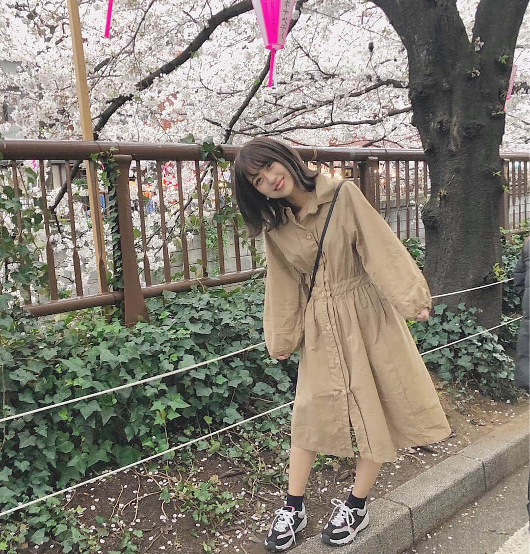 篠崎彩奈さんのインスタグラム写真 - (篠崎彩奈Instagram)「_ お花見行った時のワンピース👗❤︎ @u_dresser  #ootd #お花見 #お花見コーデ」4月3日 21時28分 - ayana.s_official