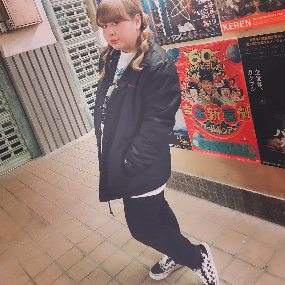 西田さおりさんのインスタグラム写真 - (西田さおりInstagram)「チャンピオンのジャケット かわゆすじゃない？ ちょっと太り過ぎだけど  #チャンピオン #ポーズうざみ #いきなりだけど #アコーディオン弾けるようになりたい #チャランポランタンしたい #お家ついたらPUBGやるぞ」4月3日 21時39分 - saori19950108