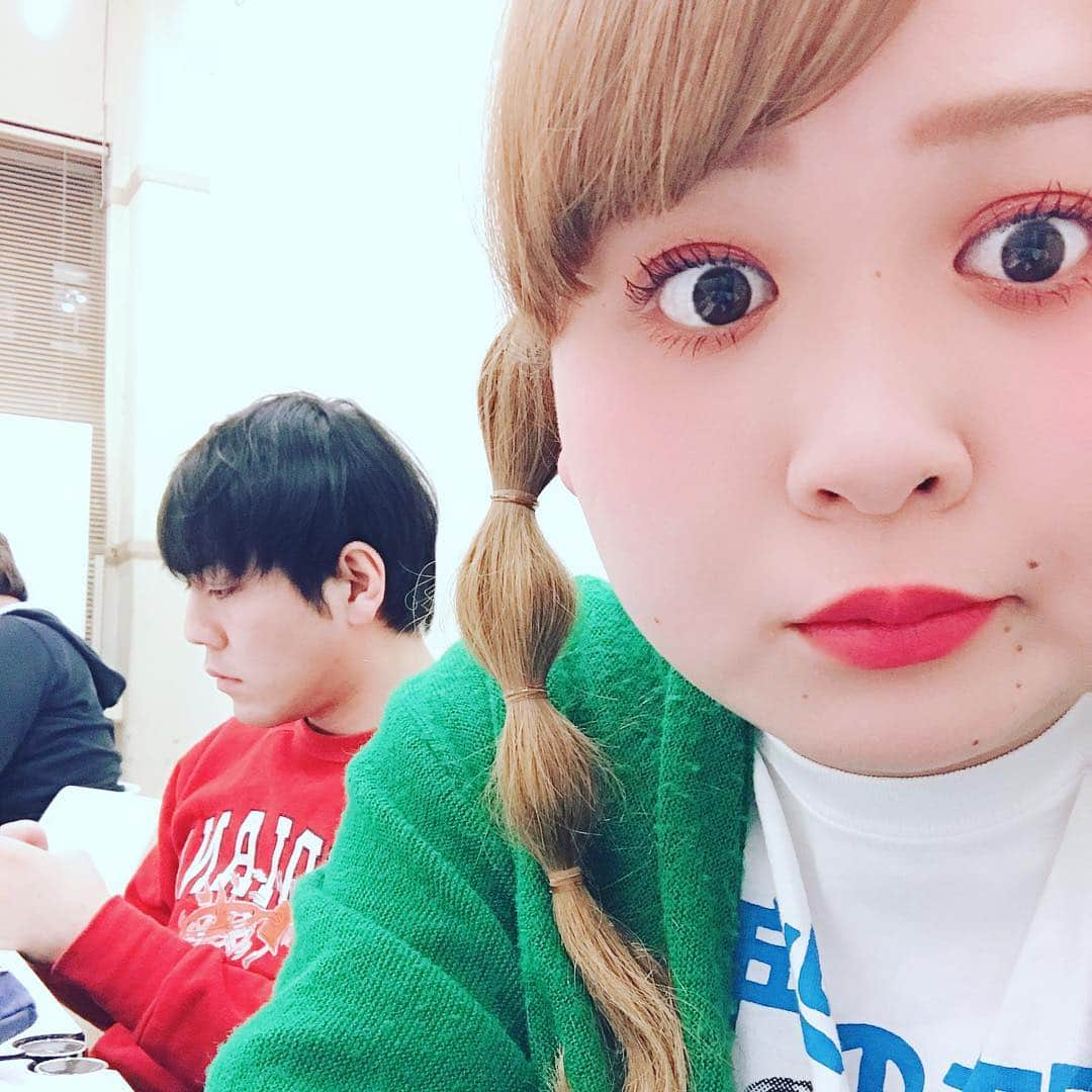 西田さおりさんのインスタグラム写真 - (西田さおりInstagram)「チャンピオンのジャケット かわゆすじゃない？ ちょっと太り過ぎだけど  #チャンピオン #ポーズうざみ #いきなりだけど #アコーディオン弾けるようになりたい #チャランポランタンしたい #お家ついたらPUBGやるぞ」4月3日 21時39分 - saori19950108