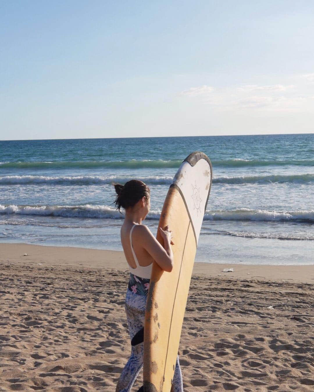 小澤名代さんのインスタグラム写真 - (小澤名代Instagram)「surfing days🏄🏾‍♀️✨ 楽しくて波待ちの時も1人でニヤニヤしてた♡ クタビーチは初心者でもできるからオススメ💕 もっと上手くなりたい☺︎⚓︎ #surfingdays #balitrip #surfinglife #surfgirl #surfing #baliindonesia #kutabeach #surfer #sea ＃noseanolife #alexiastam #swimwer #bikini #leginy #julier #バリ #バリトリップ #サーフィン #サーフィン女子 #ビーチ #クタビーチ #サーフィンライフ #サーフィン上手くなりたい #海のある生活」4月3日 21時36分 - ozawanayo