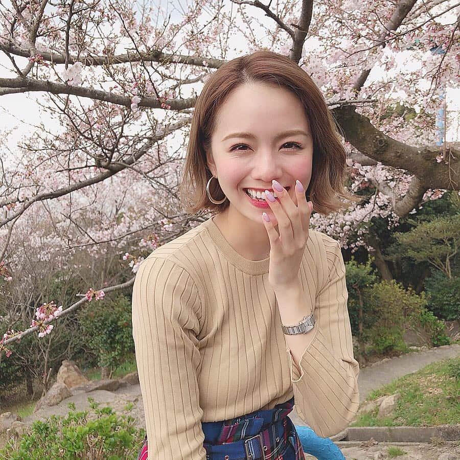 黒田真友香さんのインスタグラム写真 - (黒田真友香Instagram)「昨日、一足早めのお花見に 須磨浦公園駅の方まで行ってきました💕  私は兵庫県民なので須磨方面にはたまに来ますが、ここは初めて。  駅からロープウェイで上がったところにある須磨浦山上遊園は景色もとっても綺麗😍  須磨浦公園の方は #敦盛桜 っていうイベントがやってて、夜は桜のライトアップがあります🌸  まだ寒かったけど幻想的な景色にうっとりでした🥰  今さっきYouTubeに春メイク動画をアップしたので、コメントお待ちしてま〜す✏️ ・ ・  #PR  #桜 #敦盛桜 #2019 #花見 #須磨浦公園 #須磨浦山上遊園 #山陽電車 #花見 #神戸  #イルミネーション #ライトアップ」4月3日 21時46分 - kurodamayukaxx