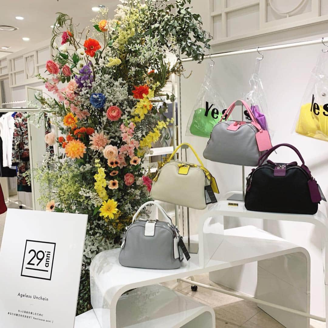 karen okajimaさんのインスタグラム写真 - (karen okajimaInstagram)「ㅤㅤㅤ ㅤㅤㅤ バッグブランド29anniが 阪急うめだの3階でPOPUPSHOPを 今日から開催しているので行ってきました💓 ㅤㅤㅤ  かれん好みのかわいいバッグばかりで テンションあがったー😍💓💓 フォロワーの皆様は知っているかと思いますが かれんはイエローが大大大好きで 29anniでかわいいイエローのバッグ 見つけたので即GET😆💛💛笑 4枚目のbagね👜😘😘 ㅤㅤㅤ  4/14までなのでみんなもぜひ行ってみてね〜💓 ㅤㅤㅤ  #29_anni #ageless_unchain #阪急うめだ本店 #阪急 #岡島かれん #春バッグ #春bag」4月3日 21時41分 - karenokajima0318