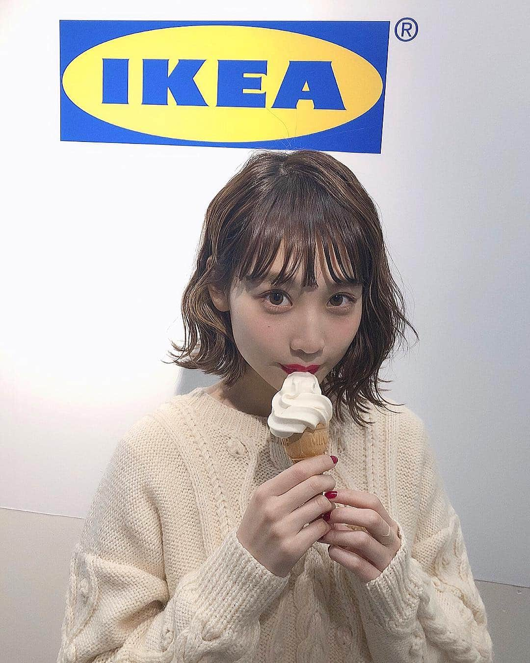 よねいはるかさんのインスタグラム写真 - (よねいはるかInstagram)「50円のソフトクリーム🍦 あ、りょさんに前髪切ってもらった✌️❤️」4月3日 21時42分 - rabbit____2