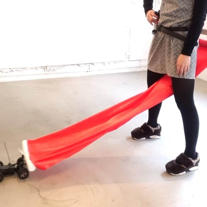 のインスタグラム：「I want to walk the red carpet FOREVER So,I made this machine,But Partially manual _ #無駄づくり #無用發明 #mudazukuri #wastedcreations  _ #diy #comedy #redcarpet #Machine #electricalwork」