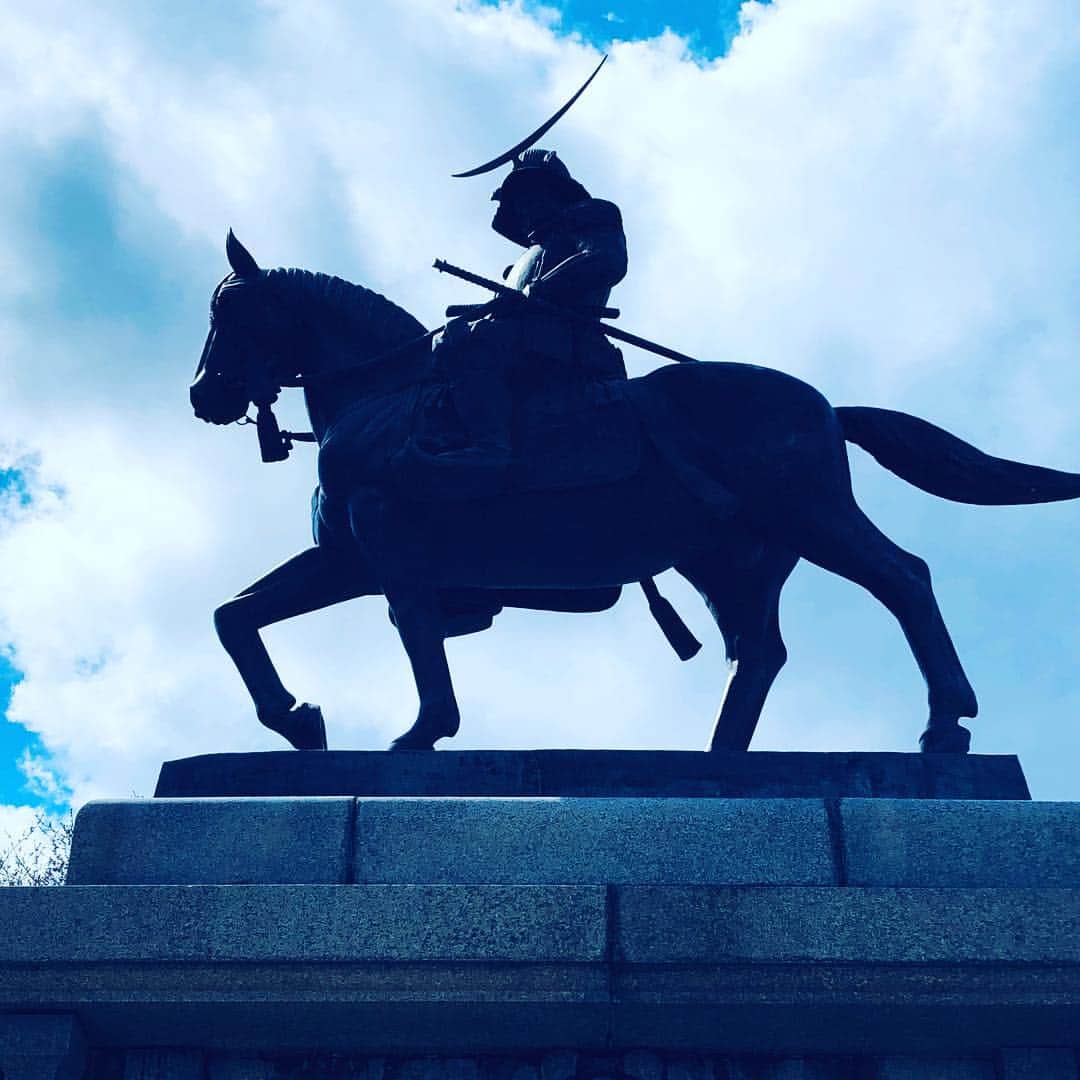 中野敬久さんのインスタグラム写真 - (中野敬久Instagram)「#masamunedate #sendai #aobajoshi  #statue」4月4日 7時13分 - hirohisanakano