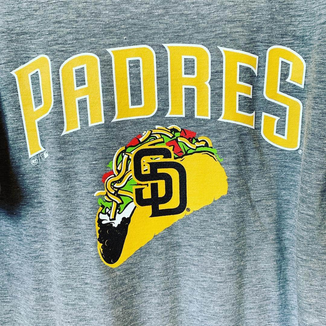 トム・デロングさんのインスタグラム写真 - (トム・デロングInstagram)「Taco @padres shirt!?? #sometimesitsagoodday」4月4日 7時18分 - tomdelonge