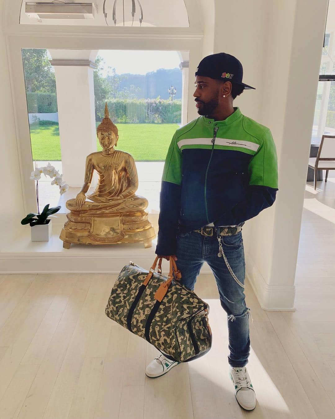 ビッグ・ショーンさんのインスタグラム写真 - (ビッグ・ショーンInstagram)「🐲🌎📿💚」4月4日 7時54分 - bigsean