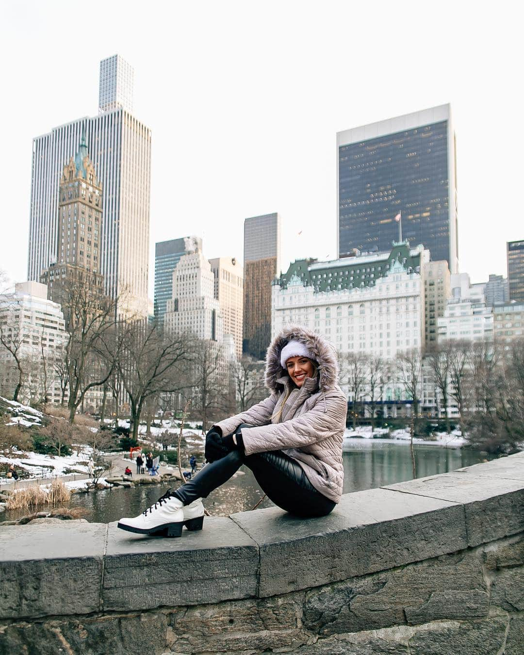 ナターリア・ガウジオさんのインスタグラム写真 - (ナターリア・ガウジオInstagram)「Modelani bem blogueirinha em New York, pelas lentes da linda @carolbiazotto!! Não me canso de amar esse lugar... 😍✨❄️☃️🏙🇺🇸💁🏼‍♀️❤️ #nyc #manhattan #photoshoot #inlove #newyork #usa #trip #cold #centralpark #snow」4月4日 8時00分 - natigaudio