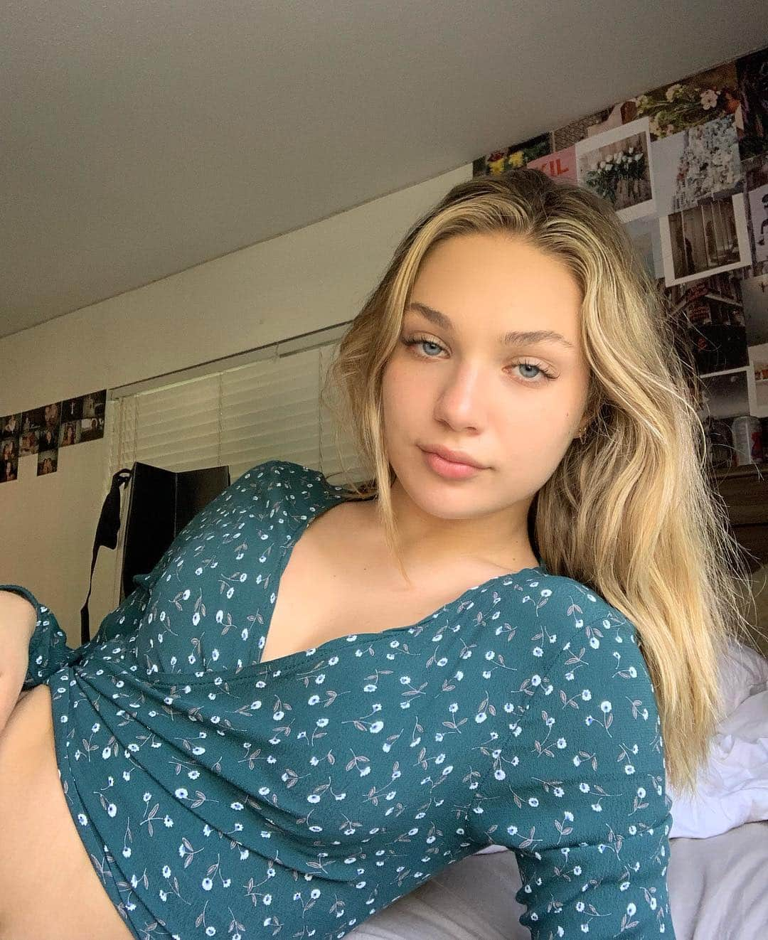 マディー・ジーグラーさんのインスタグラム写真 - (マディー・ジーグラーInstagram)「the pain cam went through taking this」4月4日 8時03分 - maddieziegler