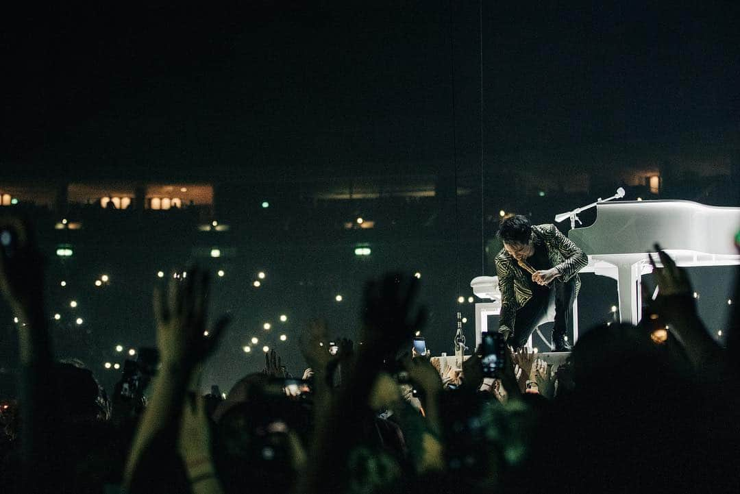 Panic! At The Discoさんのインスタグラム写真 - (Panic! At The DiscoInstagram)「Thank you Berlin. #prayforthewickedtour 📸- @jakechams」4月4日 8時18分 - panicatthedisco