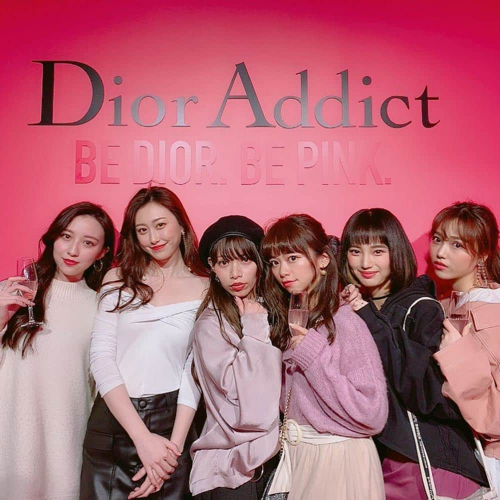 牧野桃美さんのインスタグラム写真 - (牧野桃美Instagram)「. . @diormakeup × @vivi_mag_official  のイベントに行ってきたよ💄💕 . なんと、、かわいすぎる、 瑛菜ジャスさんとサチさんと 撮っていただきました（；＿；）💗 ViVi girlのみんなも集結したよ✨ .  #ディオールアディクトステラーシャイン の 新色や限定色が見れるイベントが 4月7日まで渋谷のhotel koe で やってるのでみんな行ってみてね💋💋 . . . . . . #DIORADDICT#BEDIORBEPINK #dior#デパコス#ViVi#Pink#コスメ好きさんと繋がりたい#makeup#リップ#限定色#新色#渋谷#イベント#cosmetics#女の子」4月3日 23時39分 - momomi_makino