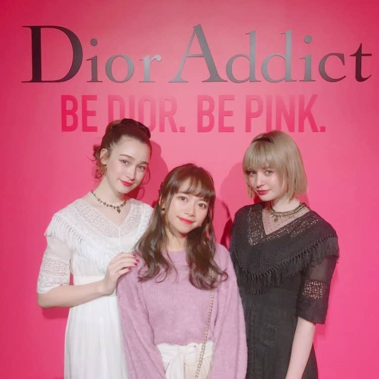のインスタグラム：「. . @diormakeup × @vivi_mag_official  のイベントに行ってきたよ💄💕 . なんと、、かわいすぎる、 瑛菜ジャスさんとサチさんと 撮っていただきました（；＿；）💗 ViVi girlのみんなも集結したよ✨ .  #ディオールアディクトステラーシャイン の 新色や限定色が見れるイベントが 4月7日まで渋谷のhotel koe で やってるのでみんな行ってみてね💋💋 . . . . . . #DIORADDICT#BEDIORBEPINK #dior#デパコス#ViVi#Pink#コスメ好きさんと繋がりたい#makeup#リップ#限定色#新色#渋谷#イベント#cosmetics#女の子」