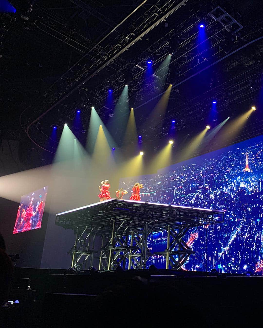 Perfumeさんのインスタグラム写真 - (PerfumeInstagram)「Our Perfume WORLD TOUR 4th “FUTURE POP" Blu-ray/DVD is now available! Here's a look behind the scenes from the day we filmed the show in Yokohama. 💖 Grab your copy of the DVD ➪ link in bio. #prfm #FuturePopTour」4月3日 23時42分 - prfm_official