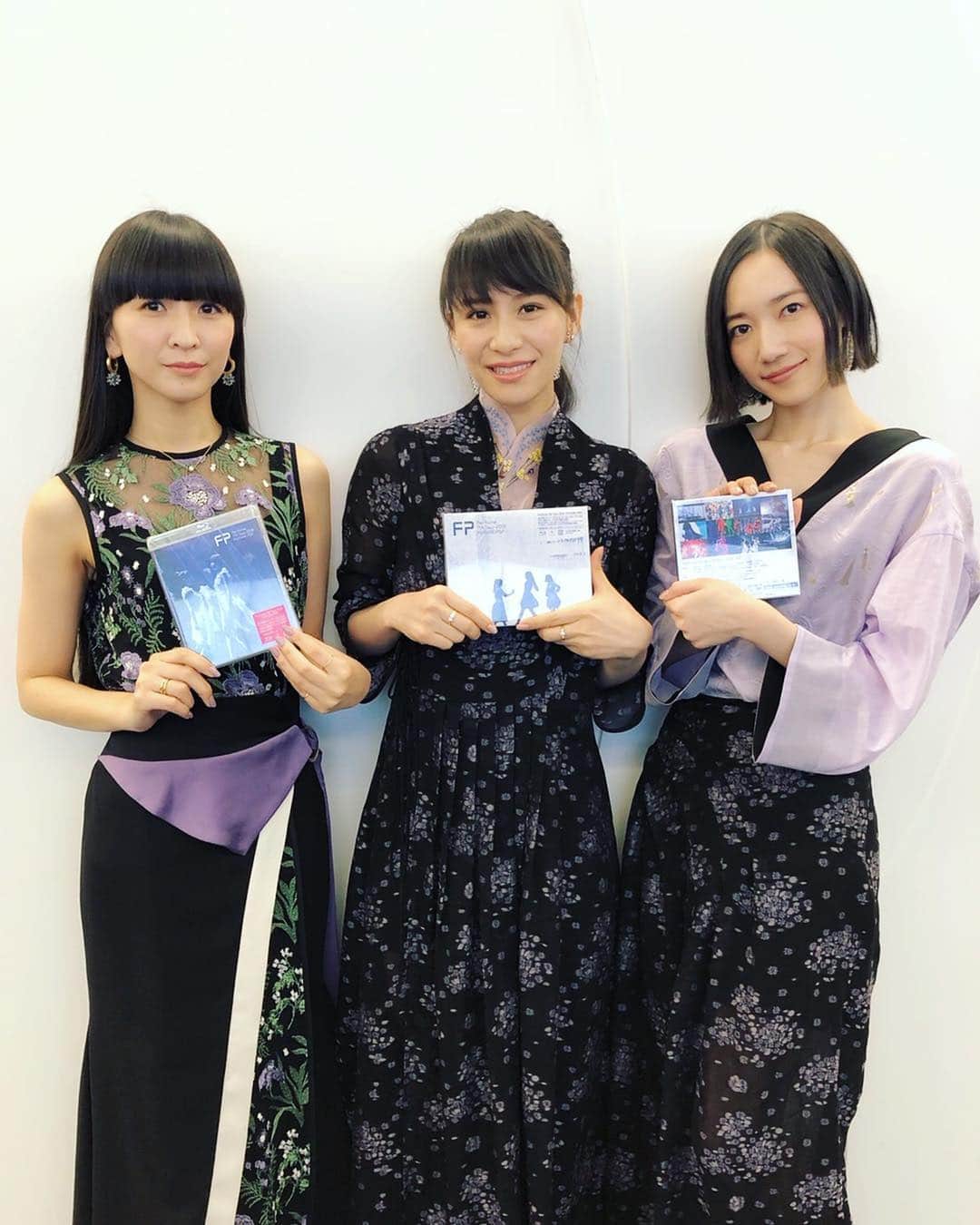 Perfumeさんのインスタグラム写真 - (PerfumeInstagram)「Our Perfume WORLD TOUR 4th “FUTURE POP" Blu-ray/DVD is now available! Here's a look behind the scenes from the day we filmed the show in Yokohama. 💖 Grab your copy of the DVD ➪ link in bio. #prfm #FuturePopTour」4月3日 23時42分 - prfm_official