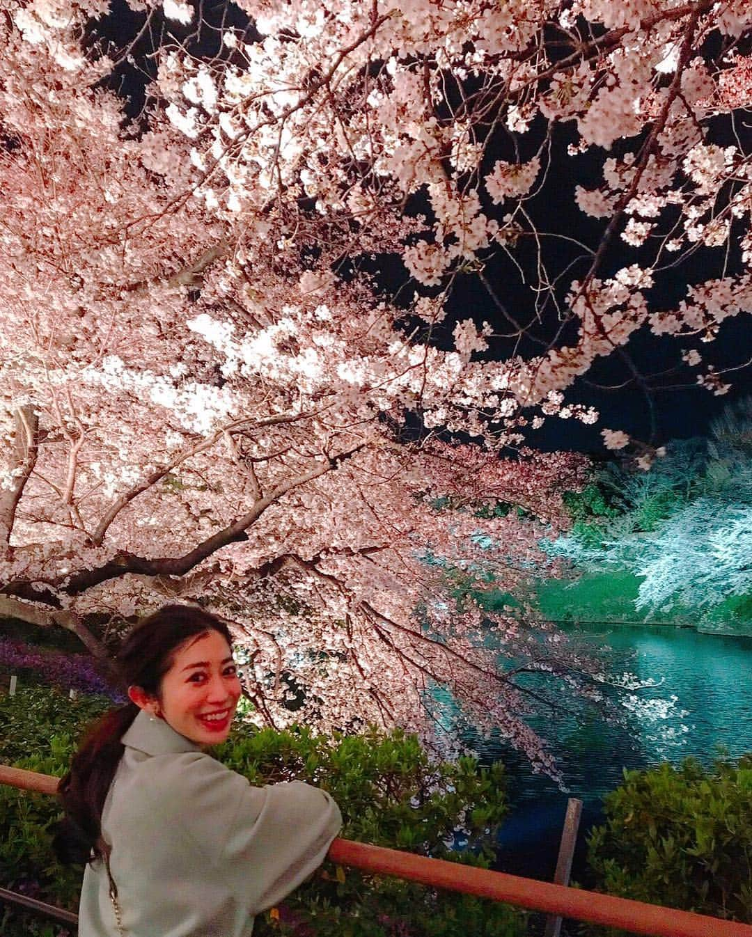 名越涼子さんのインスタグラム写真 - (名越涼子Instagram)「🌸 サクラサク。  #平成最後 の #お花見  こころにしみちゃうほど綺麗だったから 寒さを忘れてしばしの ぼ〜。 ・ ・ ・  あれ。 こんなにキレイだったんだ。  少女漫画の中のセリフみたいに ロマンチックな言葉が次々出てきそうな シチュエーション。  このシーンで初恋してみたい。  となりのカップルを横目に 妄想だけが膨らむ夜桜見物。 🥺  日本って、美しい国です。  一一一一一一一一一一一一一一一一一一一一一一一一一一一一 #ポエム的な#エモい#花見#千鳥ヶ淵#sakura#桜#さくら#サクラサク#🌸#🍡#散歩#夜桜#ピンク#pink#beautiful#beautifulworld#thanks#findmyjapan#lovejapan#名所#初恋#きゅん#美しい世界#japan#beautifullife#ootd」4月3日 23時44分 - nagoshi_ryo