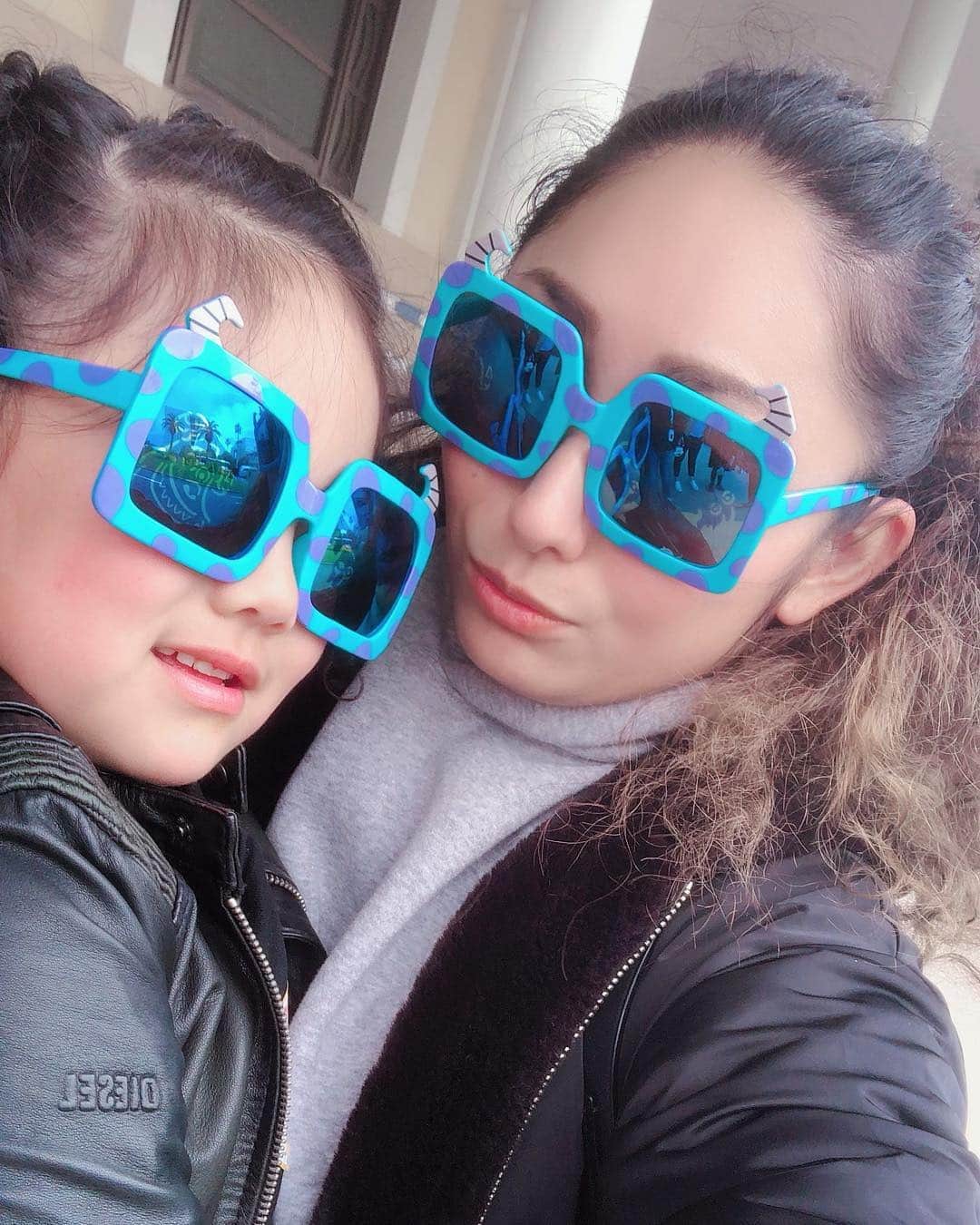 のインスタグラム：「♥️Happy Happy 6th Birthday♥️ I am so lucky to have you in my life and love you a lot💕💕💕 you are my sweetheart forever😍😎♥️♥️♥️🤩👍 🌻April.3.2019🌻 🌻4月3日🌻 ♥️今日は娘の6歳のお誕生日♥️ 支えてくださる皆様のおかげでスクスク成長しています！ 娘に出会えた事、本当に幸せです😎✨💕♥️ 大切な、そして大好きな娘へ ♥️お誕生日おめでとう♥️ そして ♥️ありがとう♥️ #birthday #birthdaygirl #daughter #love #family #tokyodisneyland #tokyodisneysea #お誕生日 #バースデーガール #娘 #東京ディズニーランド #東京ディズニーシー」