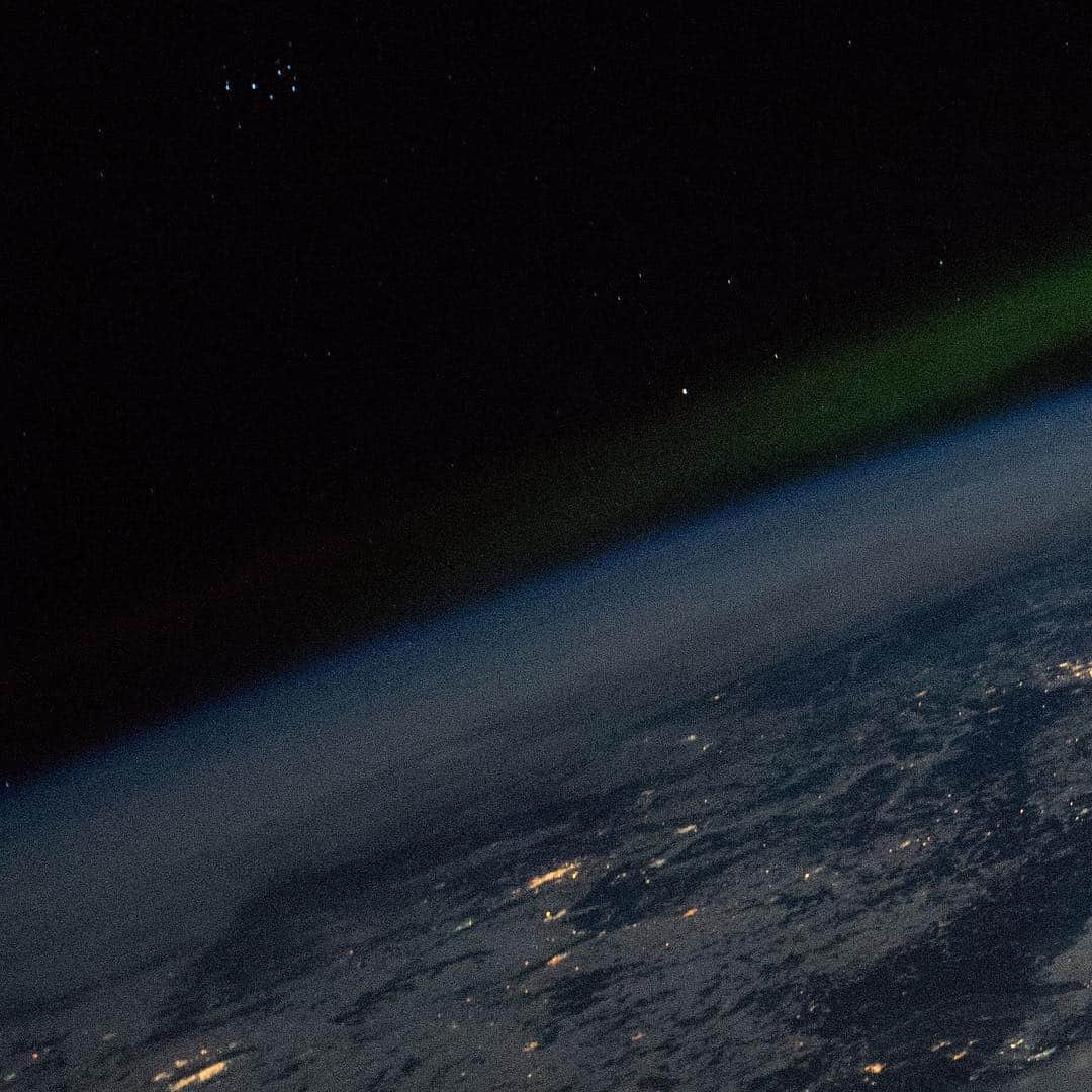 国際宇宙ステーションさんのインスタグラム写真 - (国際宇宙ステーションInstagram)「City lights and the aurora are pictured during a nighttime pass as the International Space Station orbited 256 miles above Russia and Kazakhstan. #earth #aurora #night #russia #kazakhstan #cities #lights #international #space #station」4月3日 23時55分 - iss