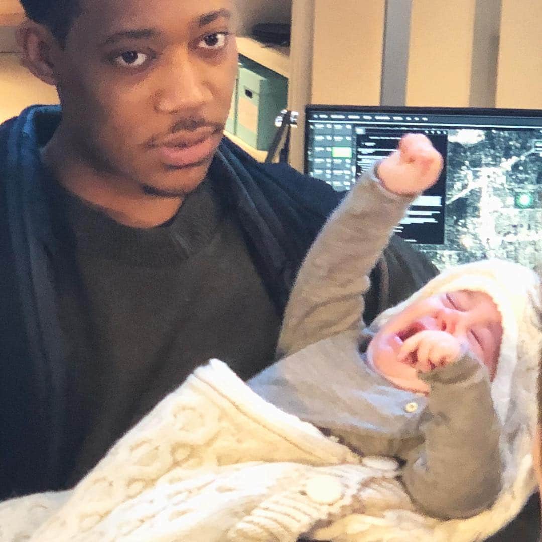 のインスタグラム：「@willtylerjames really loves kids, babies especially. See him really find his flow with this little guy tonight on #whiskeycavalier」