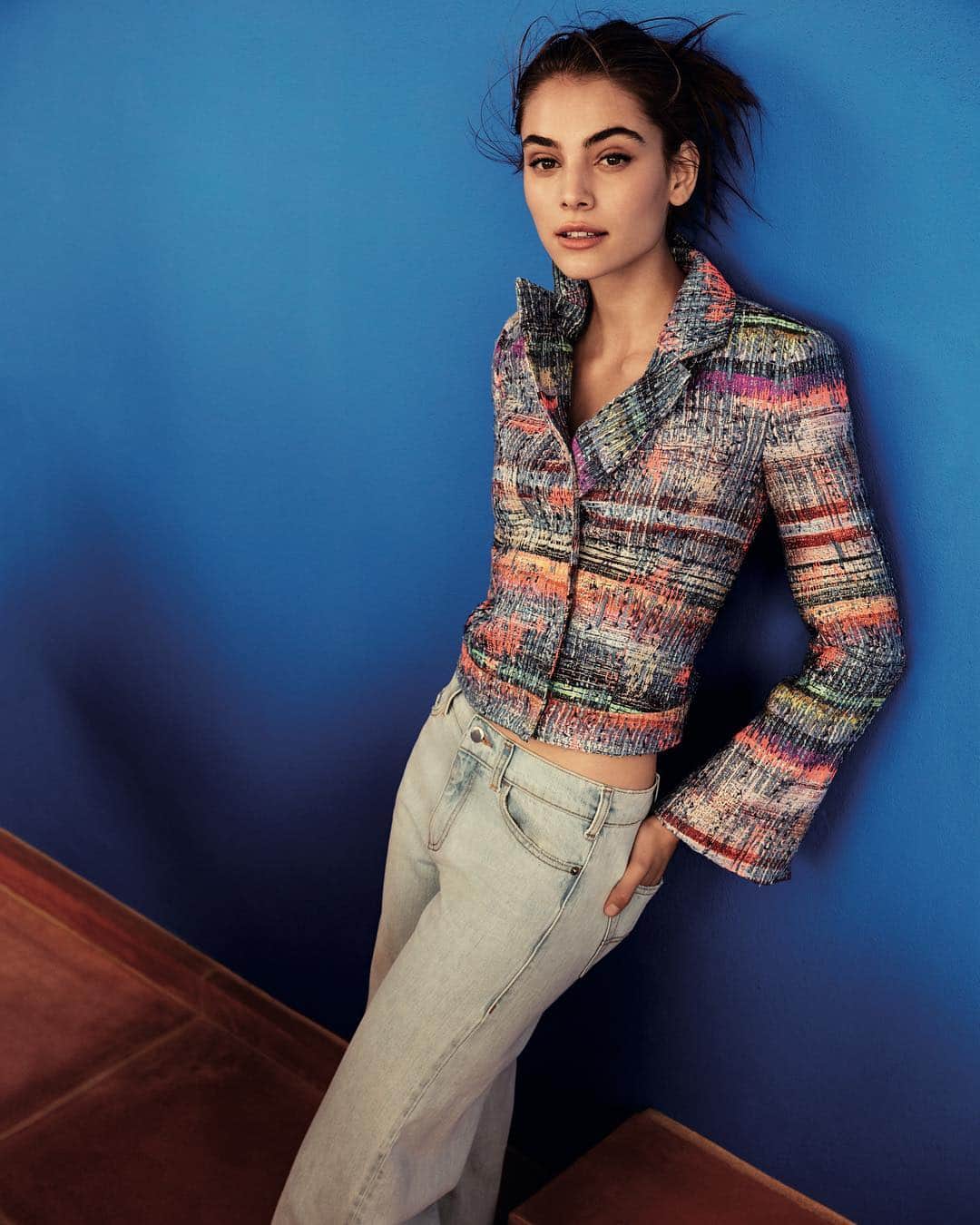 のインスタグラム：「Three ways to wear denim: acid wash jeans with a feminine blazer #EmporioArmani Credits: Enrique Badulescu SS19 campaign」
