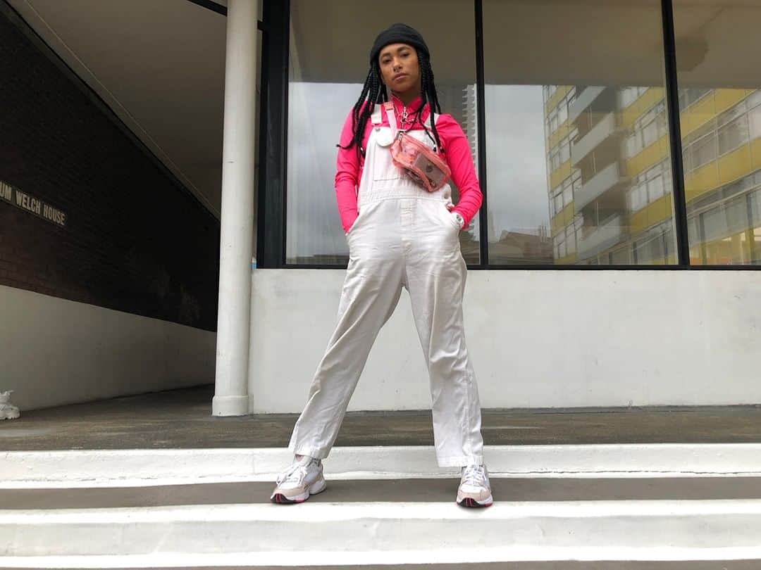 イーストパックさんのインスタグラム写真 - (イーストパックInstagram)「Popping the pink with @jessylaw wearing our 'Springer Pink Film' . #eastpak #beltbag #pink #style」4月4日 0時01分 - eastpak