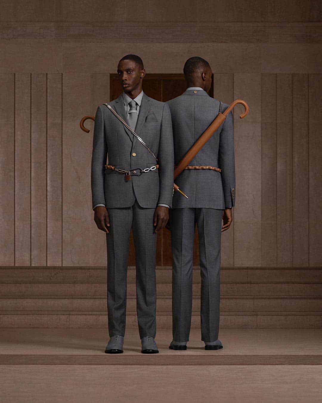 Burberryさんのインスタグラム写真 - (BurberryInstagram)「The English-Fit Wool Tailored Suit . #RiccardoTisci's debut collection for #BurberrySpringSummer19 . A new fit created by #RiccardoTisci, inspired by Savile Row tailoring . #Kingdom #TBRT」4月4日 0時03分 - burberry
