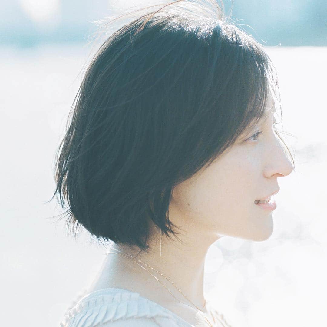 濱田英明のインスタグラム：「Ryoko Hirosue, 2019 #広末涼子 #ryokohirosue #pentax67 #eos1v」